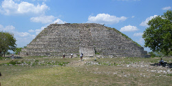Pyramide Kinich Kak Mo, Izamal, www.terre-maya.com
